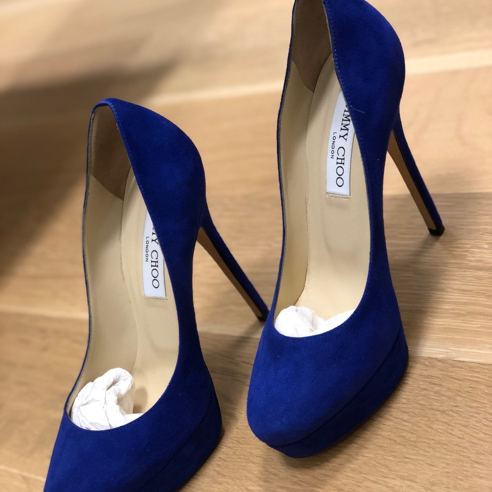 Cosmic blue pumps